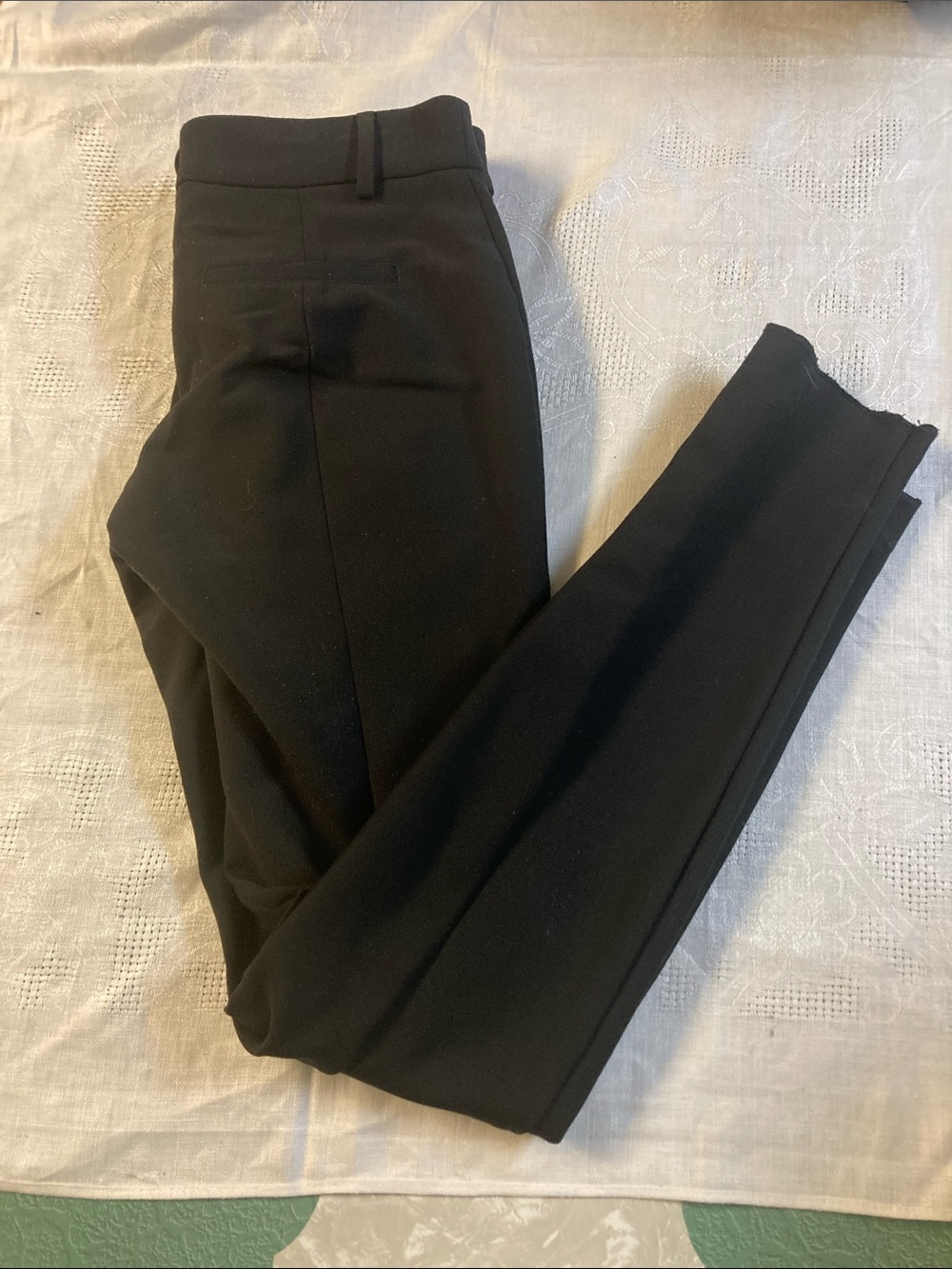 Black Express Dress Pants. Skinny Stretch Mid Rise. Size 00R.